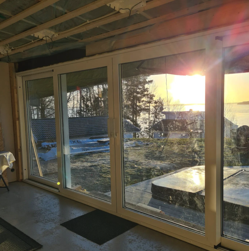 fasadinglasning oppna upp altan uteplats norrtalje stockholm installera skjutpartier fonster